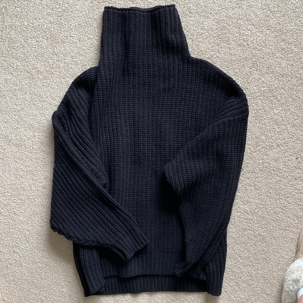 Free People Chunky knit sweater

Like New